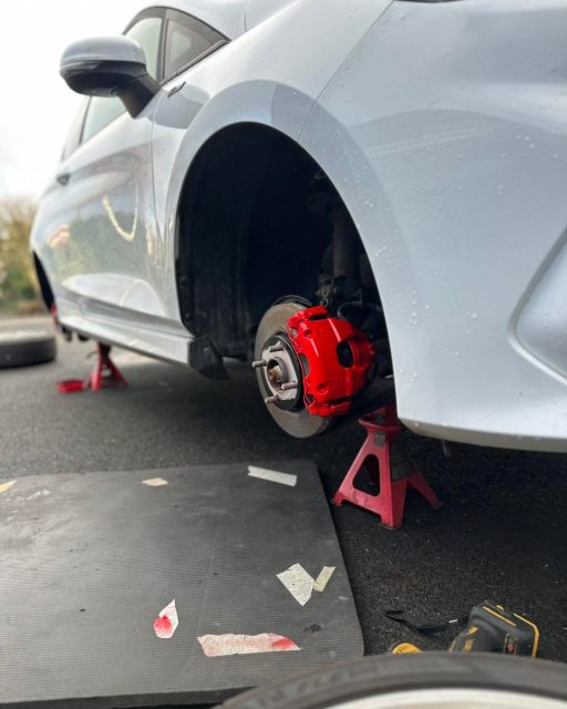 Out in Dudley transforming this Fiesta with a set of high gloss red calipers ❤️ Nothing like a pop of colour behind the wheels to give it that sporty edge.

Hashtags:
#FordFiesta #RedCalipers #BrakeCaliperPaint #CarDetailing #CarMods #GlossFinish #Dudley #WestMidlandsCars