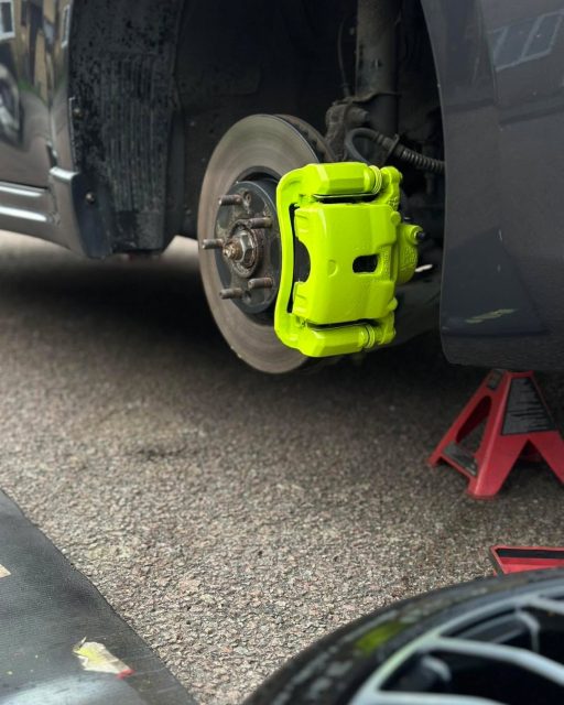 Kia Ceed in today for something a little different… 👀🔥

This Kia Ceed came in looking clean and tidy — but left with full-on attitude thanks to our signature Porsche Acid Green calipers 💚

That colour just hits different. Proper head-turner.
Subtle? Not a chance.
Factory? Definitely not.

If you’re going to upgrade your wheels, you may as well make a statement while you’re at it.

📍 Mobile service
🎨 Huge colour range available
🛠️ Professional prep & high-gloss finish

Who’s brave enough for Acid Green next? 👇

#CaliperPainting #PorscheGreen #KiaCeed #BrakeCalipers #CarStyling #MobileService #DetailingLife #carmods