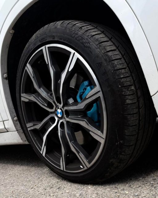 White BMW X1 in with us today down in Reading getting a subtle but seriously classy upgrade 👌💙

Baby blue calipers on a white X1 just work 🤍💎 Clean, fresh, and different enough to stand out without shouting. Fully mobile service, professionally prepped and finished using high-temp coatings for that durable OEM+ look, which aligns with the premium mobile caliper painting service offered by Steve’s Cleenz 

📍 Reading today
🏠 We come to your home or workplace
🎨 Huge range of colours available
📩 Message now for a quote

#StevesCleenz #BMWX1 #BMWUK #BrakeCaliperPainting #BabyBlueCalipers #MobileCaliperPainting #CarStyling #OEMPlus #Reading #CarMods #BMWLife #DetailingUK