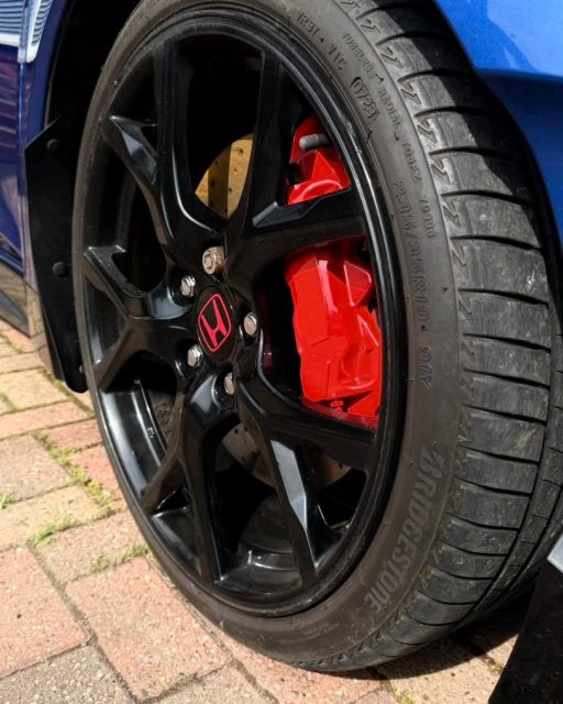 Late post, but too good not to share 👀🔥

Yesterday we were over in Leicester giving this Honda Civic Type R the Steve’s Cleenz treatment with a fresh set of high gloss red calipers ❤️🏁

The red completely transforms the look of the car and suits the Type R’s aggressive styling perfectly 💥 Factory look, but better 👌

📍 Leicester
🏠 Mobile service – we come to your home or workplace
🎨 Huge range of colours available
🇬🇧 UK-wide coverage

Thinking your car could do with a brake upgrade without changing a single performance part? 👀 Drop us a message 📩

#StevesCleenz #HondaCivicTypeR #TypeR #HondaUK #BrakeCaliperPainting #RedCalipers #MobileCaliperPainting #Leicester #CarDetailing #CarMods #PerformanceCars #GlossRed #CarTransformation