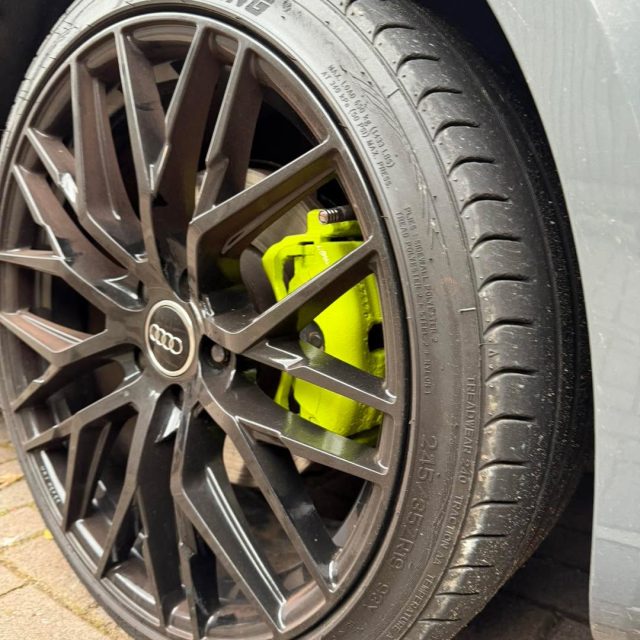 💚 Audi TT | Ashton-under-Lyne 💚

Up in Ashton-under-Lyne for this stunning Audi TT, giving the calipers a seriously eye-catching acid green finish! 🔥

That vibrant green really pops behind the wheels and gives this TT a proper custom look. 😍

🎨 Acid Green calipers
🔥 High-temperature paint
✨ Multiple coats for a deep, durable finish
🛞 Pads carefully masked for a clean finish
📍 Mobile service — we come to you

From subtle OEM colours to bold custom finishes, we can transform your calipers wherever you are in the UK.

Steve’s Cleenz | Elite Calipers
🚗 Mobile Brake Caliper Painting UK-wide

📲 Get in touch for a quote.

#StevesCleenz #EliteCalipers #AudiTT #AudiTTQuattro #CaliperPainting #BrakeCaliperPainting #AcidGreen #GreenCalipers #AshtonUnderLyne #GreaterManchester #MobileCaliperPainting #CarStyling #UKCarCare