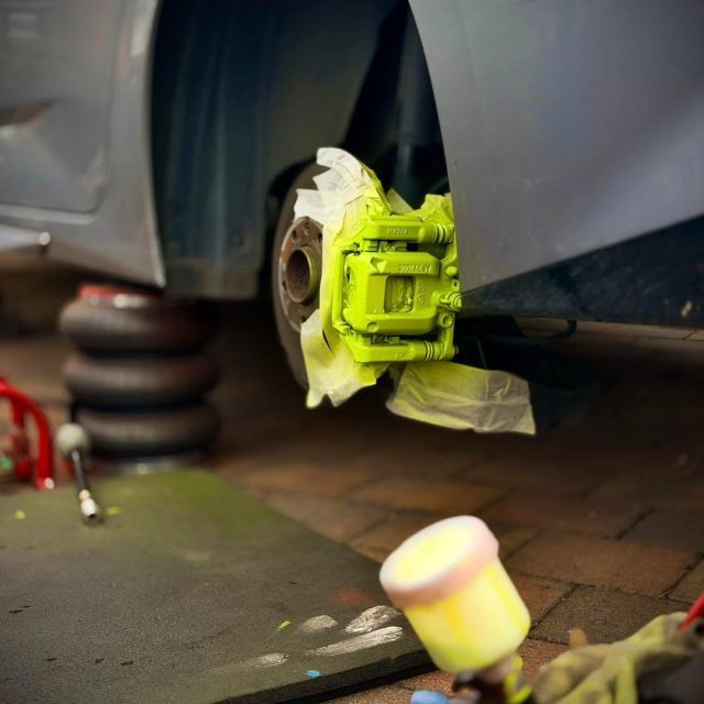 Another stunning caliper transformation! 💚🔥

This Peugeot has had its brake calipers finished in a seriously vibrant acid green, giving the car a completely different look behind those wheels.

Carried out at the customer’s home, as part of our fully mobile brake caliper painting service — we bring everything to you, wherever you are in the UK. 🇬🇧

The perfect way to add a splash of colour and make your car stand out without changing the wheels. 👌

🎨 OEM, manufacturer & custom colours available
🔥 High-temperature paint system
🛠️ Thorough preparation, multiple coats & lacquer
🚗 Fully mobile — home or workplace

Steve’s Cleenz | Elite Calipers
Mobile Brake Caliper Painting UK 🇬🇧