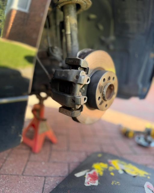 BMW in today for M Sport Blue calipers 🔵🔥

Another one transformed — from tired, dull factory calipers to that proper OEM+ M Sport finish 👌

Prepped, masked, and finished in a high-temp metallic blue that absolutely pops behind those gloss black wheels.

You can see from the before shots… this one needed it badly 😅
Now it looks exactly how it should have left the factory.

✅ Fully prepped & cleaned
✅ High-temperature coating system
✅ Gloss lacquer finish
✅ Done at the customer’s home

If your calipers are letting your car down… you know what to do 👇

📞 07974 864216
🌐 www.stevescleenz.co.uk

⸻

#stevescleenz #bmw #msport #caliperpainting #cartransformation #detailinguk #bmwlove #beforeandafter #carcare #midlandsbusiness #mobilevaleting #carupgrade