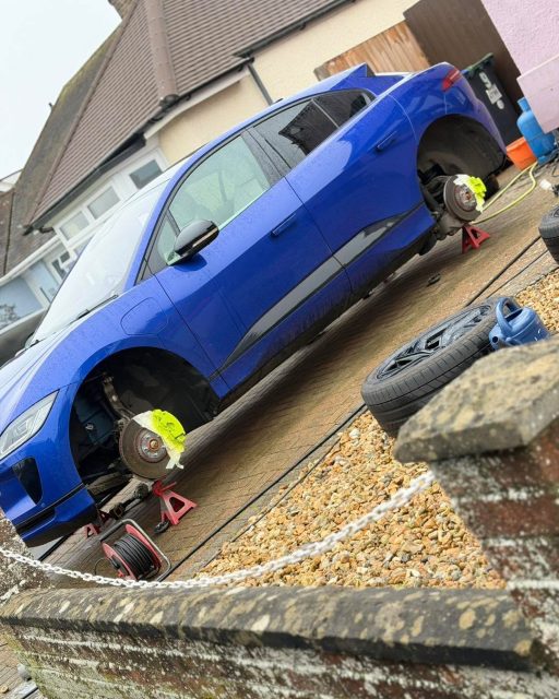 Down in Worthing on Friday with this Jaguar I-PACE 🔵⚡

This one came in for a full caliper transformation, finished in Porsche Acid Green — and what a difference it makes 👀

From subtle to standout, these calipers now completely change the look of the car, sitting perfectly behind the wheels and giving it that proper performance-inspired finish.

As always:
✔️ Fully masked (no paint on pads 👀)
✔️ High-temperature coatings
✔️ Multiple layers + durable lacquer finish
✔️ Completed at the customer’s home

Mobile brake caliper painting carried out anywhere in the UK 🇬🇧

📲 Message now for a quote or WhatsApp us directly

#StevesCleenz #JaguarIPace #CaliperPainting #PorscheAcidGreen #CarDetailingUK #MobileService #Worthing #CarTransformation #BrakeCalipers #UKCars #DetailingLife