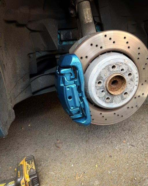 🚗💙 WE’RE BACK! 💙🚗

After a little time off following my recent operation, I’m pleased to say Steve’s Cleenz are officially back out on the road! 💪

And what better way to get back to it than a trip down to London for this stunning BMW M3 🇩🇪🔥

Today’s job was a little different — the customer wanted their brake calipers body-coloured in BMW Atlantis Blue 💙

The result? 👌 A seriously clean, factory-inspired finish that ties the whole car together perfectly.

🔹 Full caliper preparation
🔹 Professional high-temperature paint system
🔹 Multiple coats for a deep, durable finish
🔹 Finished with a high-quality clear lacquer
🔹 Custom Atlantis Blue / body-colour finish

It’s great to be back doing what I love and bringing cars across the UK that extra finishing touch. 🙌

📍 Mobile service – we come to you
🇬🇧 Covering the UK
🏠 Home • Workplace • Shows • Events

Thinking about transforming your calipers? Whether you’re after a classic Gloss Red, something subtle like Stealth Black, or a completely custom colour to match your car — get in touch.

Your car. Your colour. Your calipers. 🔥

#StevesCleenz #EliteCalipersUK #BrakeCaliperPainting #CaliperPainting #BMWM3 #BMWM3Competition #BMW #AtlantisBlue #CustomCalipers #BodyColouredCalipers #MobileCaliperPainting #London #UKCarScene #CarDetailing #CarCare #bmwlife