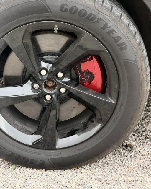 Jaguar I-Pace — Dark Metallic Red Calipers 🔴📍 London
Down in London today for this I-Pace transformation!
Customer wanted something a bit more premium than flat red, so we went for a dark metallic red — deep gloss with that metallic flake popping in the sun. Looks factory but better.
✅ Fully mobile — job completed at customer's home in London
✅ Midlands based, UK-wide coverage — we travel to you
✅ High-temperature professional paint system
✅ Deep gloss lacquer for durability and shine
Black car + dark metallic red calipers = perfect combo 👌
📩 Want your calipers done? Any colour available. DM us for a quote.
www.stevescleenz.co.uk | 07974 864 216
#StevesCleenz #JaguarIPace #IPace #Jaguar #BrakeCaliperPainting #DarkMetallicRed #London #MobileDetailing #UKWide #VehicleAppearanceSpecialis
